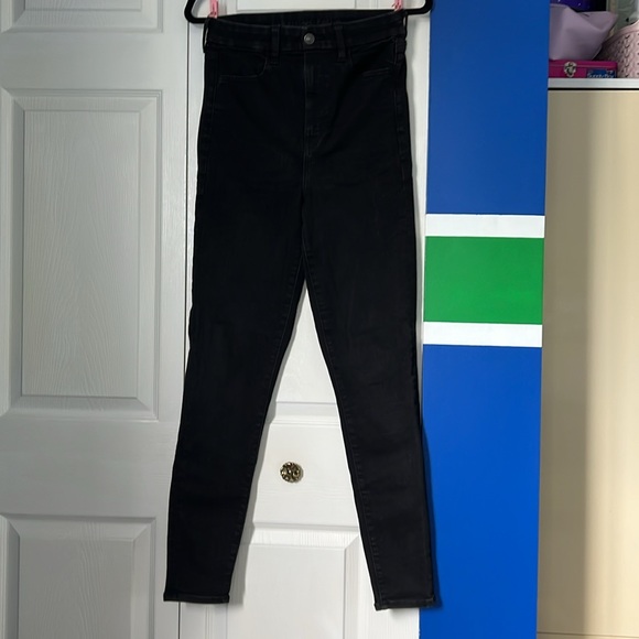 American Eagle Outfitters super high rise Black Denim Jeggings - size 6 - Picture 1 of 6